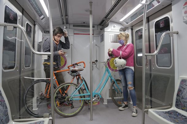 Subte: se podrá viajar con bicicletas en las líneas A y H