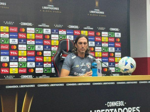 Luis Zubeldía estalló en conferencia tras el escándalo de xenofobia en San Pablo-Talleres