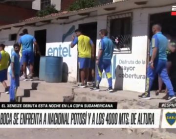 Boca comenzó su travesía a Potosí con una parada técnica para ir al baño