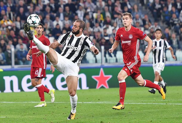 El Pipa volvió al gol por Champions League