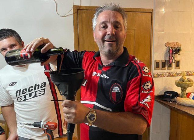 Tomó vino con su abuelo muerto para celebrar que Colón salió campeón