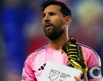 Lionel Messi con su Botín de Oro de la MLS.
