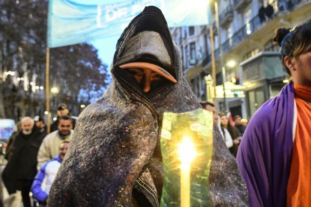 Ciudad: hubo un frazadazo y olla popular en Plaza de Mayo