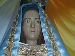 Aseguran que vieron llorar a una Virgen en Catamarca. Aseguran que vieron llorar a una Virgen en Catamarca.