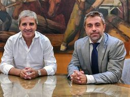 Ministro Luis Caputo junto a Federico Furiase. Ministro Luis Caputo junto a Federico Furiase.