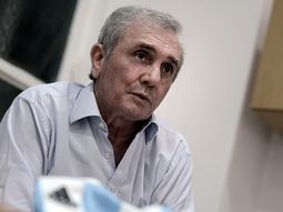 roberto perfumo, con pronostico reservado: se cayo de una escalera y esta grave roberto perfumo, con pronostico reservado: se cayo de una escalera y esta grave