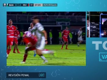 Polémica en el Sur por el penal en contra de River: ¿fue mano?