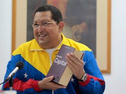 Expectativa por un nuevo parte médico de Hugo Chávez