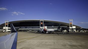 El gobierno aprobó el decreto para quitarle a Ancap el monopolio de la venta de combustibles en aeropuertos. El gobierno aprobó el decreto para quitarle a Ancap el monopolio de la venta de combustibles en aeropuertos.