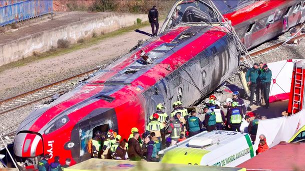 Dos argentinos estuvieron a punto de viajar en uno de los trenes que chocaron en España: Volvimos a nacer