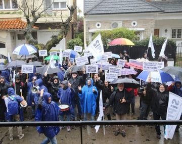 Protestas por los despidos en Télam en la Quinta de Olivos - Crédito: @visionpaisarg