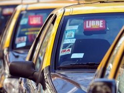 taxista intento secuestrar a una chica: ella escapo con el taxi en movimiento taxista intento secuestrar a una chica: ella escapo con el taxi en movimiento