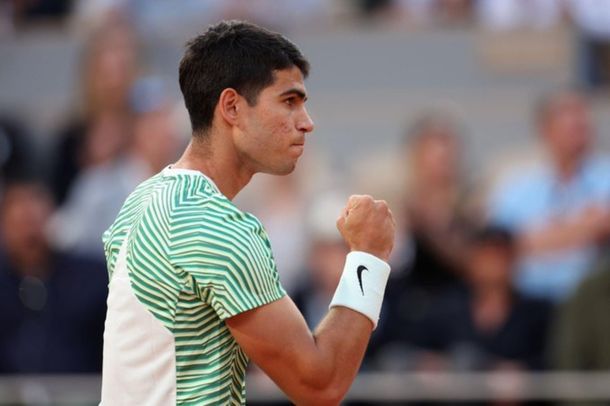 Alcaráz venció a Tsitsipás y es semifinalista de Roland Garros