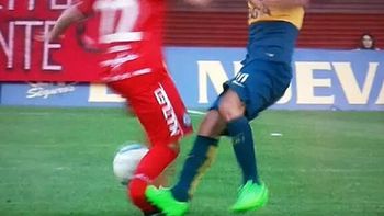 ¿sin intencion? tevez fue a trabar y termino quebrando a un juvenil de argentinos ¿sin intencion? tevez fue a trabar y termino quebrando a un juvenil de argentinos