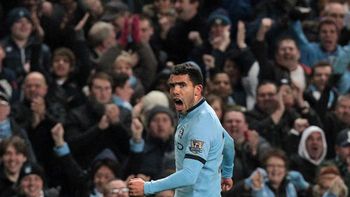 con gol de carlos tevez, el city gano y se acerca al chelsea con gol de carlos tevez, el city gano y se acerca al chelsea