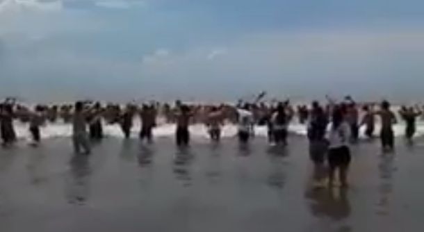 VIDEO: los hinchas de San Lorenzo coparon las playas de Mar del Plata