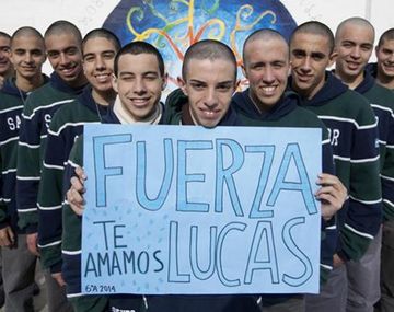 Un grupo de chicos se rapó la cabeza para acompañar a un amigo que padece cáncer