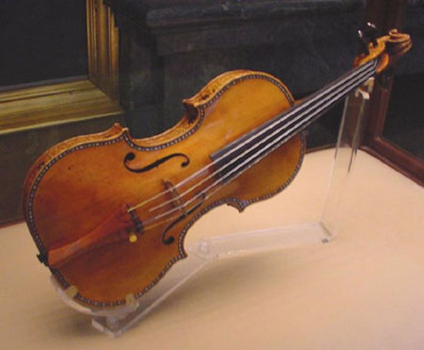 Stradivarius-2