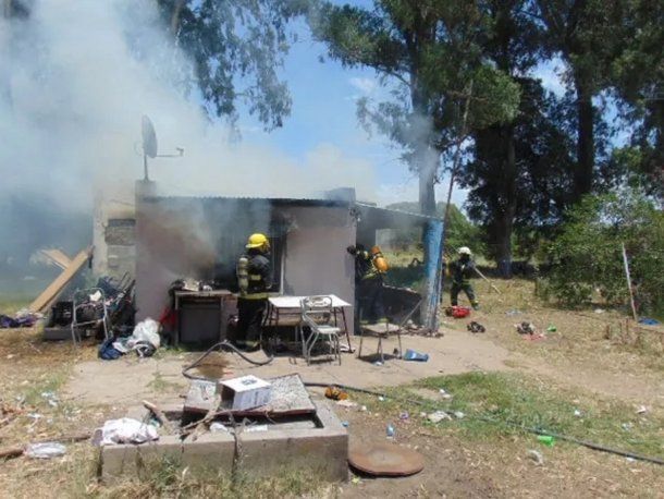 Venado Tuerto: una joven de 17 años mató a su cuñada y le incendiaron la casa