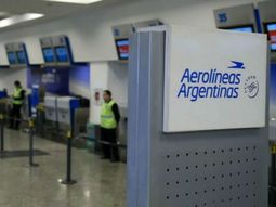 Oficial: los vuelos al exterior de Aerolíneas Argentinas pagarán el impuesto del 30%