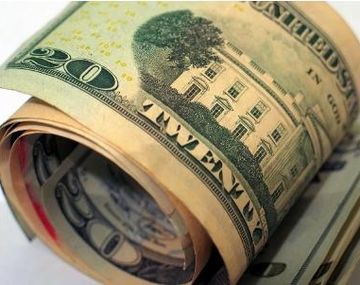 DINERO DÓLARES