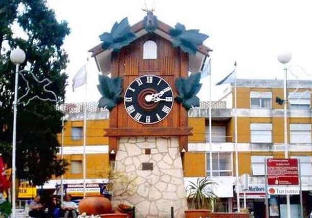 Se robaron el pájaro del reloj cucú de la ciudad cordobesa Carlos Paz