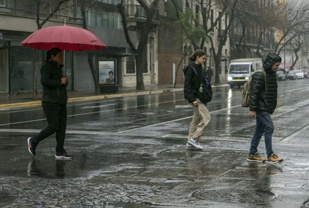 ¿A qué hora llueve y cómo sigue el fin de semana?