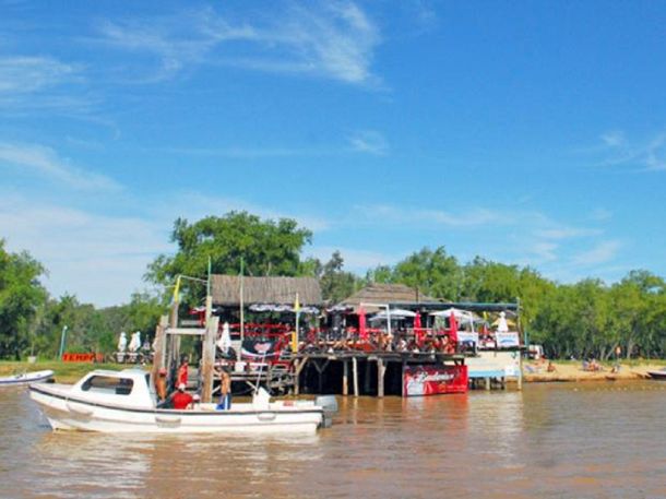 Un grupo de amigos fue asaltado y les robaron hasta el asado