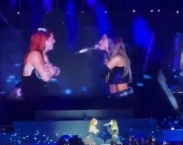 El tierno gesto que tuvo Tini con una fan en medio de un show