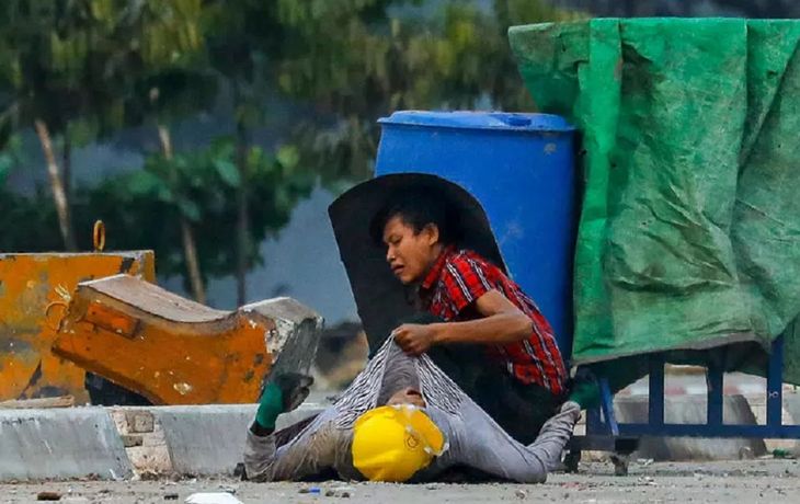 Hay al menos 14 manifestantes muertos en Myanmar tras la represión