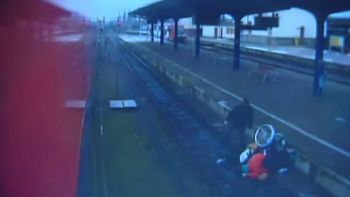 El hombre atacó a una mujer discapacitada El hombre atacó a una mujer discapacitada