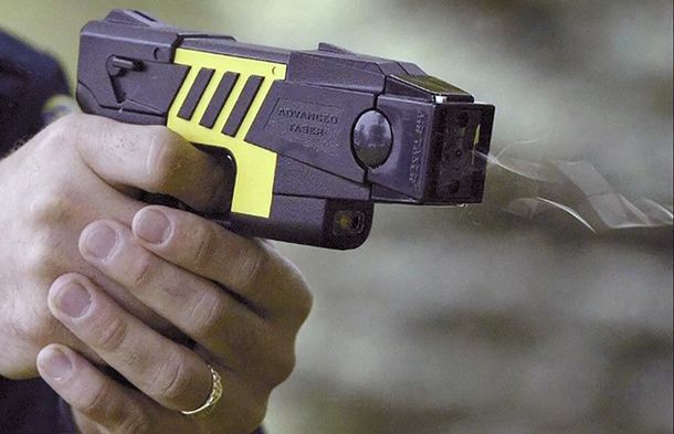 El Gobierno nacional autorizó la importación de 60 pistolas Taser para la Policía de la Ciudad