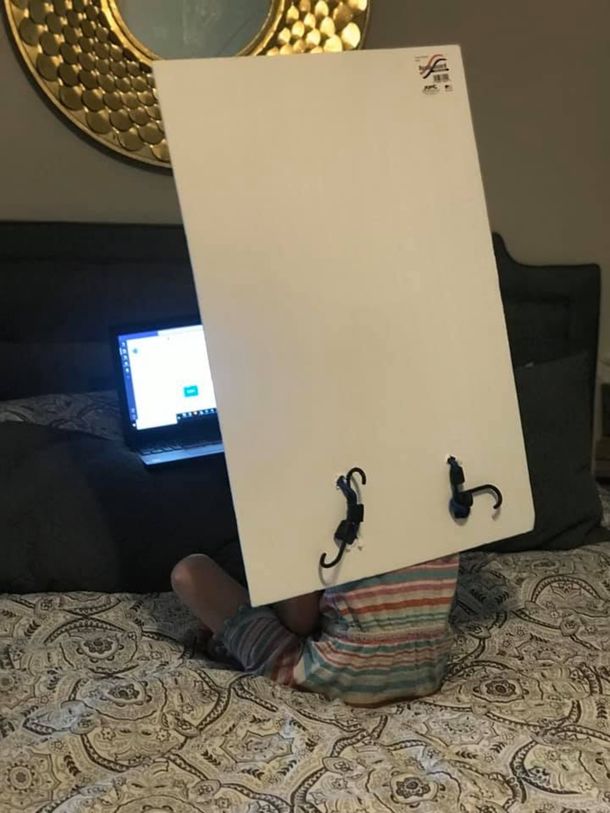 As&iacute; es el dispositivo que la mam&aacute; viral ide&oacute; para evitar m&aacute;s papelones en Zoom