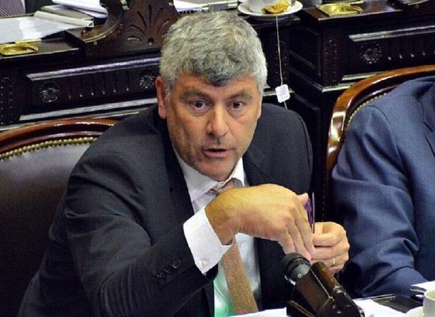 Denuncian que Buryaile ocultó que había tenido fiebre antes de viajar a Buenos Aires