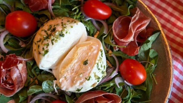 Este bodegón está ubicado en el barrio de Palermo. Este bodegón está ubicado en el barrio de Palermo.