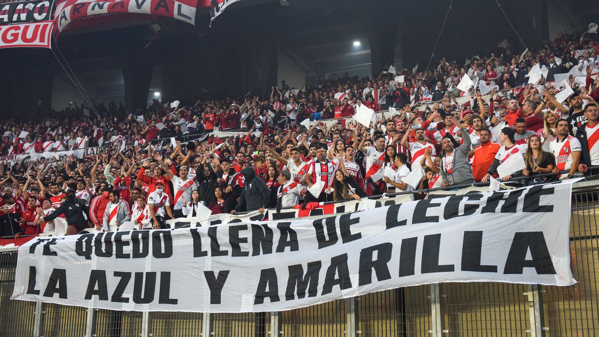 La bandera zarpada que le puso River a Boca por la camiseta amarilla