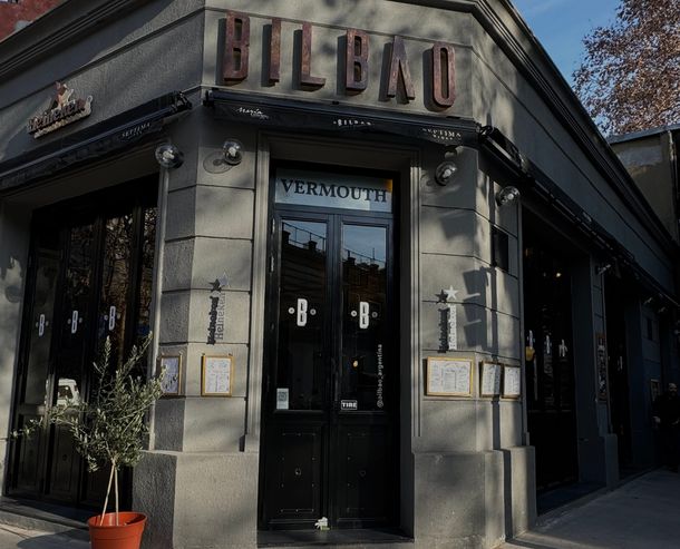 El restaurante que reúne cocina española, sabor porteño y platos para compartir