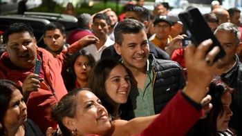 Santiago Peña, candidato del oficialismo paraguayo, obtuvo el 43,55% de los votos. Santiago Peña, candidato del oficialismo paraguayo, obtuvo el 43,55% de los votos.