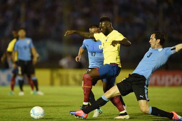 Uruguay y Ecuador se enfrentan en el Centenario