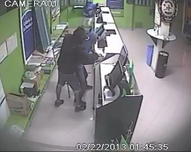 Así desvalijaron el local de una agencia de lotería en Arrecifes