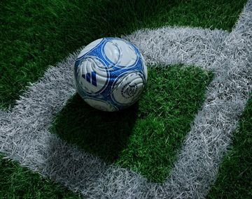 El fútbol argentino presentó su nueva pelota oficial: así es la Argentum Gambeta