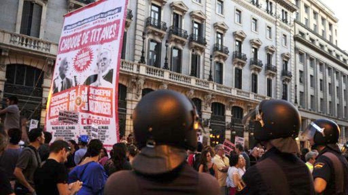 Miles protestan en Madrid contra el Papa
