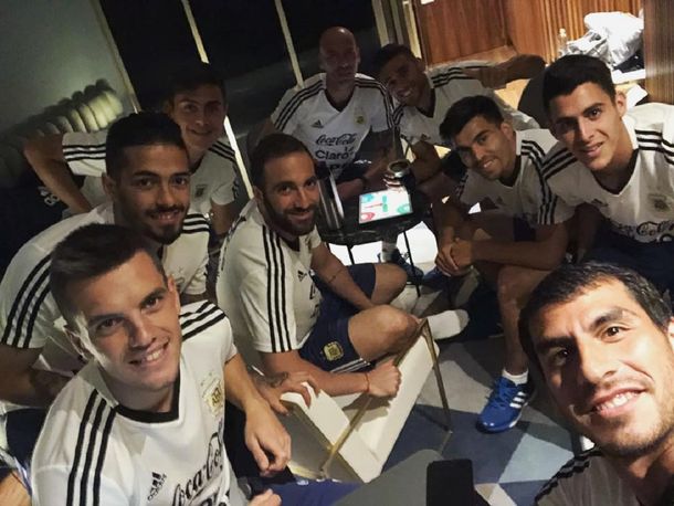 En el Instagram de Wilfredo Caballero se vio a media Selección jugando Parchís