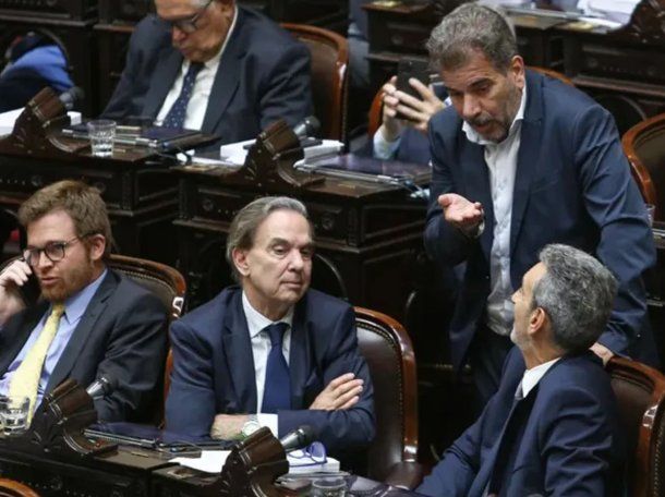 Miguel Ángel Pichetto y Cristian Ritondo en la Cámara de Diputados