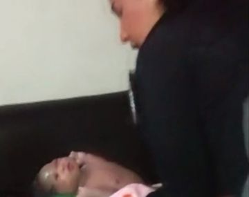 Policías la ayudaron a dar a luz