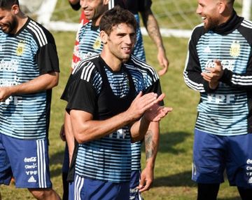 Fazio abandonó la concentración de la Selección y viajó de urgencia a Sevilla
