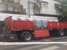 Derrame químico en Villa Devoto: un camión volcó un tambor con mil litros de ácido