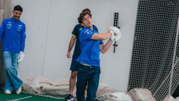 colapinto cambio el volante por el bate: el divertido video antes del gp de australia colapinto cambio el volante por el bate: el divertido video antes del gp de australia