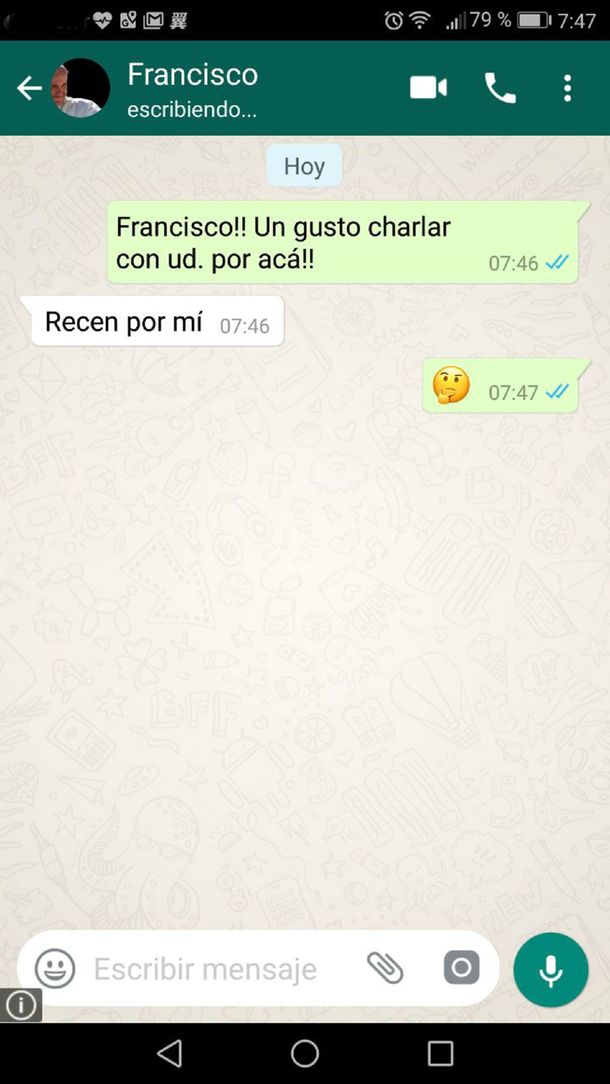 El Vaticano aclaró que el Papa Francisco no usa WhatsApp