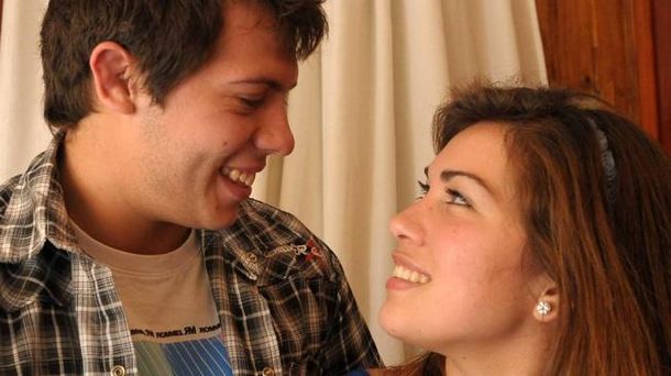 Interrumpió la película de Batman para pedirle casamiento a su novia